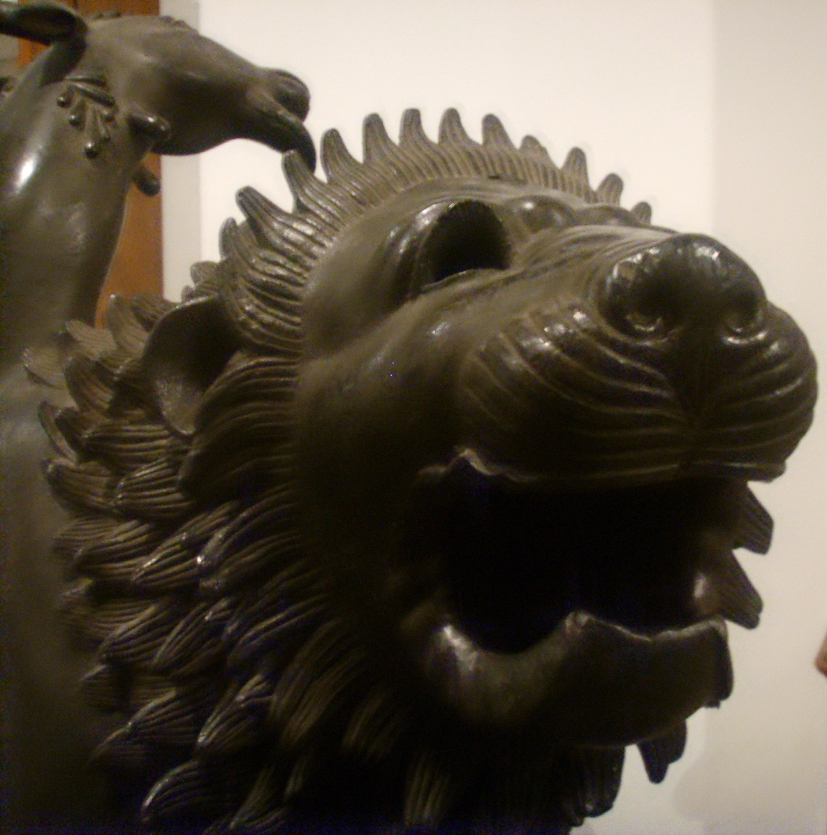 File Museo archeologico di Firenze La chimera d arezzo 19.JPG