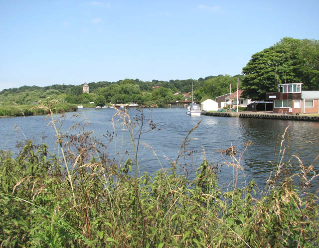 File:Past the Norwich Frostbite Sailing Club - geograph.org.uk - 1381954.jpg