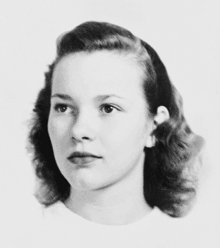 Rosalynn Smith around age 17 in 1944