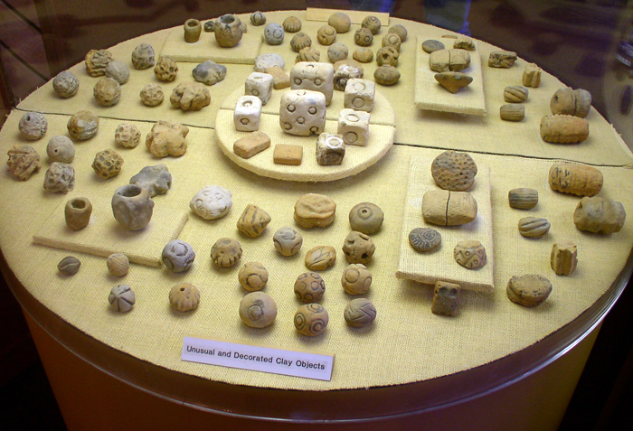 File:Poverty Point clay utensils HRoe 2009.jpg
