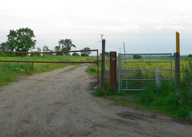 File:Public Footpath - geograph.org.uk - 501178.jpg