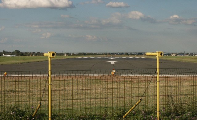 File:Runway - geograph.org.uk - 517520.jpg