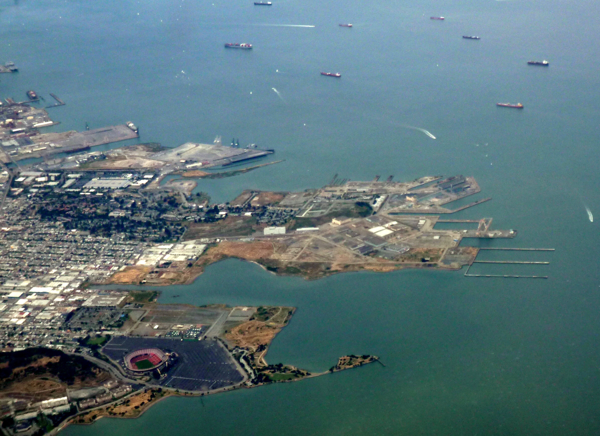 San_Francisco_Naval_Shipyard_aerial_view_in_May_2010.jpg