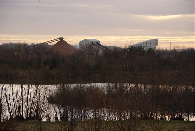 File:Sand and Gravel Pits outside Shardlow - geograph.org.uk - 655453.jpg