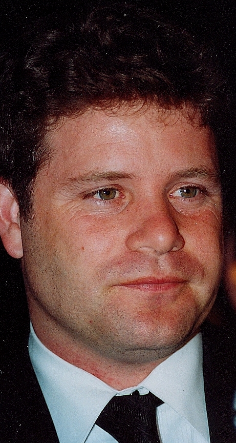 Sean Astin by John Mathew Smith.jpg