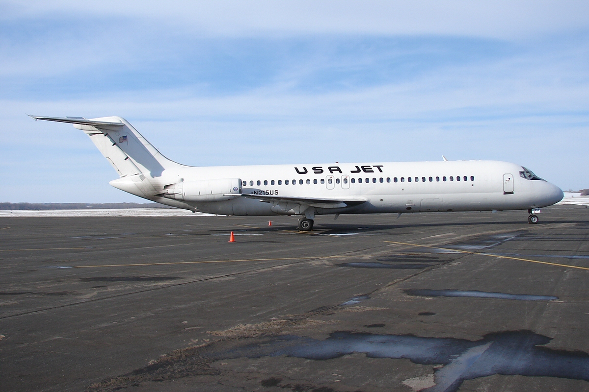 USA JET DC-9-32 (N215US) (6793636725).jpg