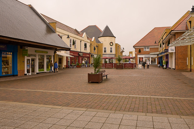 File:Whiteley Outlet Shopping Centre - geograph.org.uk - 1575917.jpg