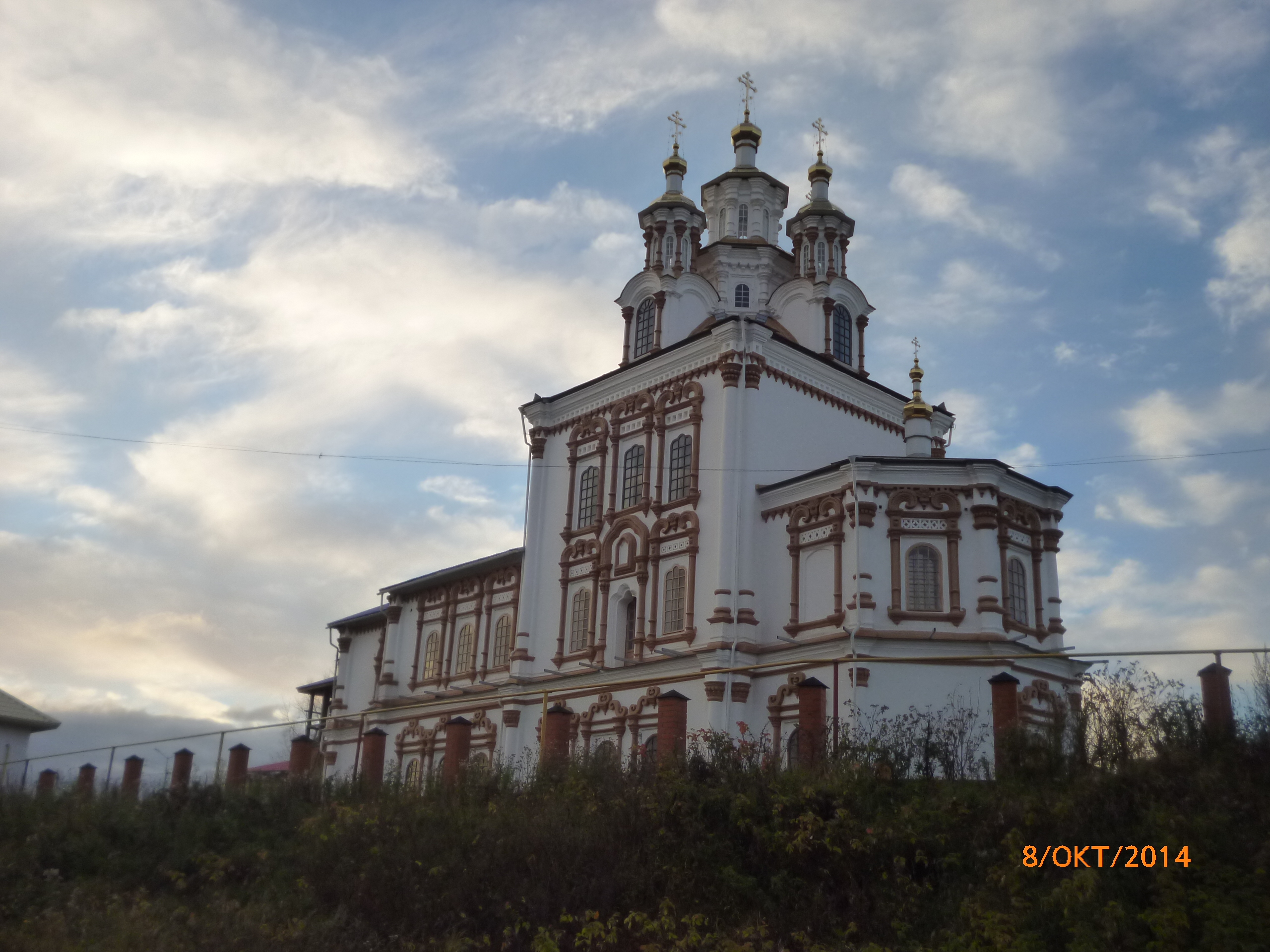 Введенский собор Карпинск фасад