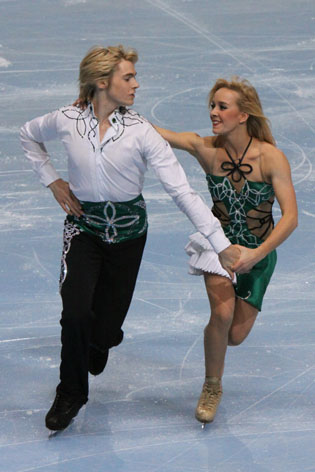 File:2009 Trophée Éric Bompard Dance - Pernelle CARRON - Lloyd JONES - 2491a.jpg