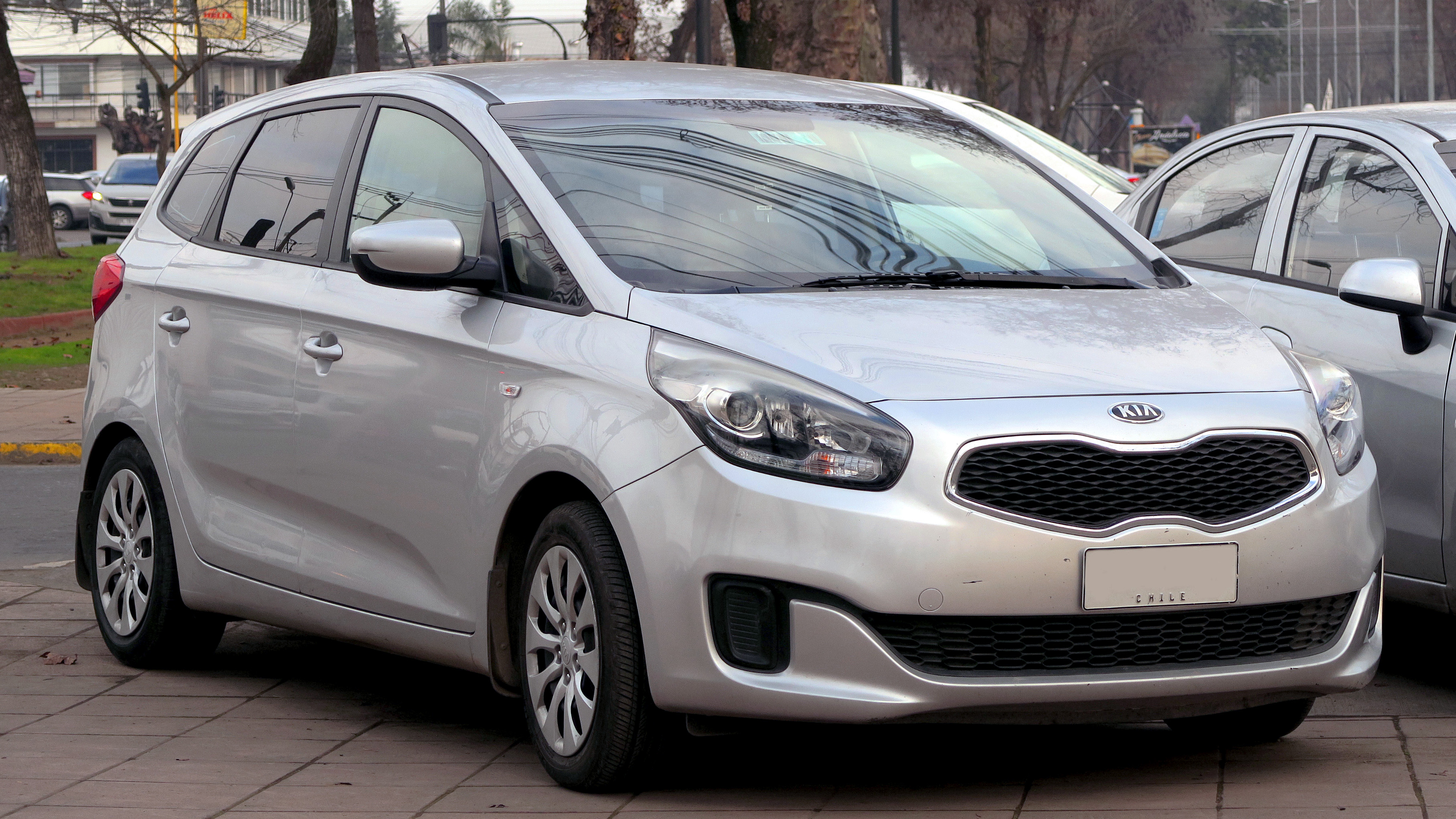 Kia carens