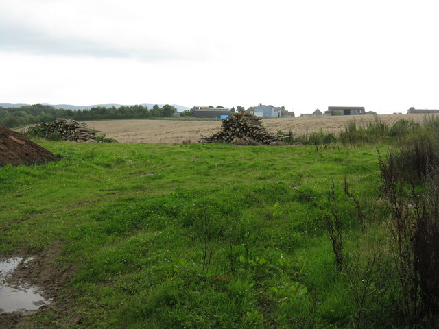 File:Across fields to The Hill - geograph.org.uk - 948907.jpg