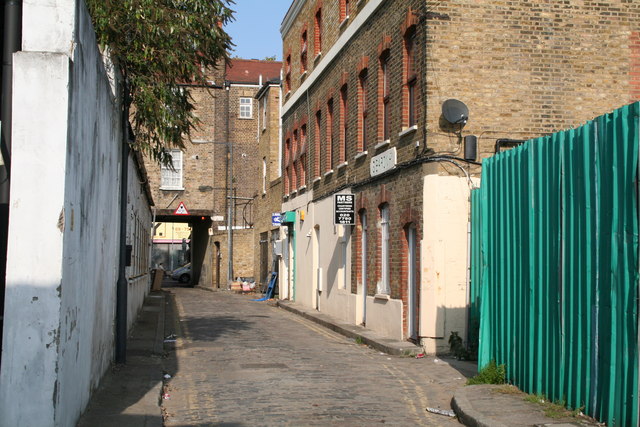 File:Assembly Passage, off Mile End Road - geograph.org.uk - 594508.jpg