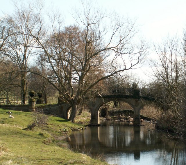 File:Bridge over River Dearne - geograph.org.uk - 364084.jpg