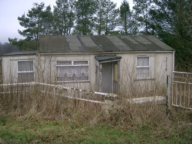 File:Broomhill Chalet - geograph.org.uk - 116277.jpg