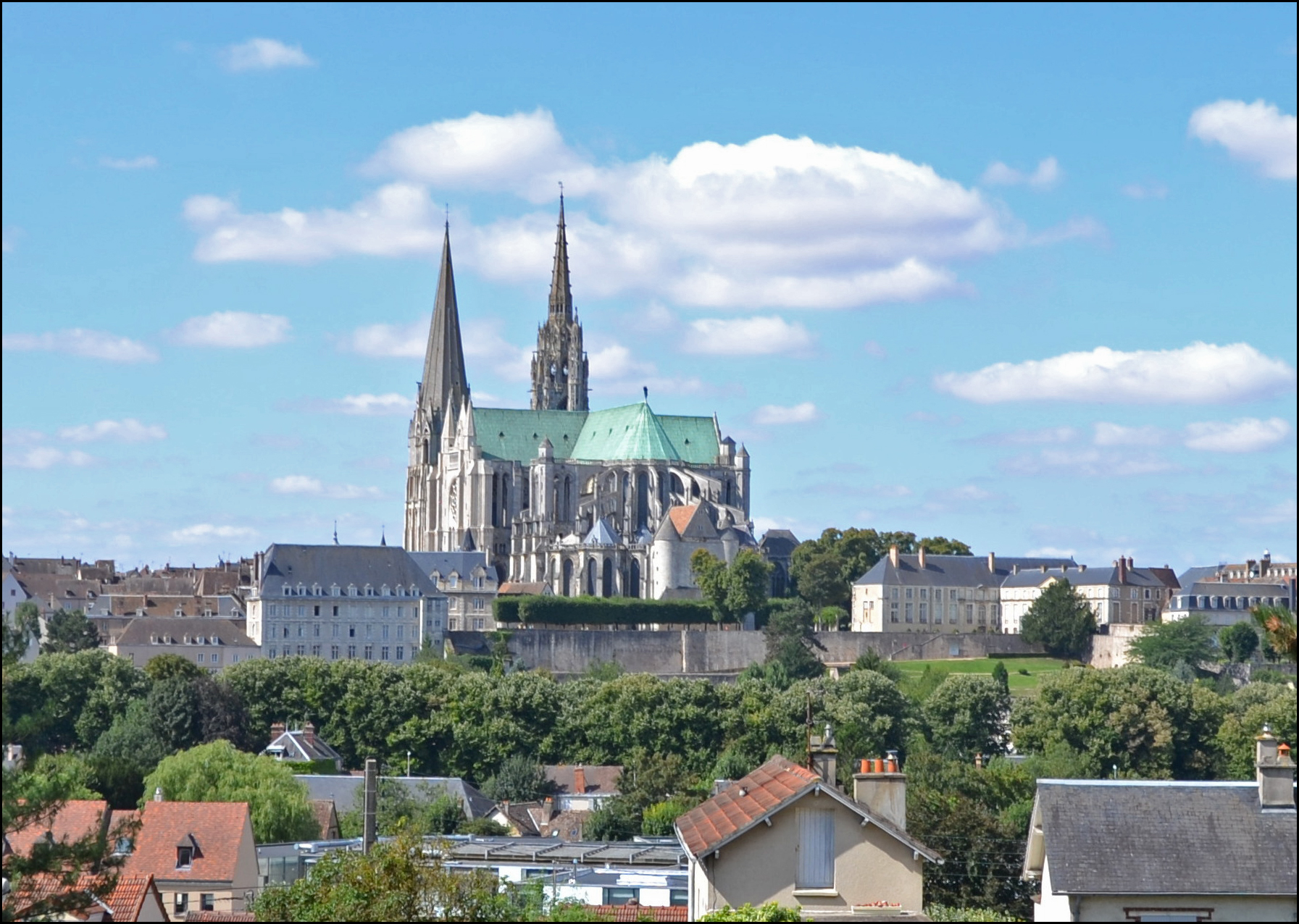 Catedral de Chartres: Una joya gótica en el corazón de Francia 8