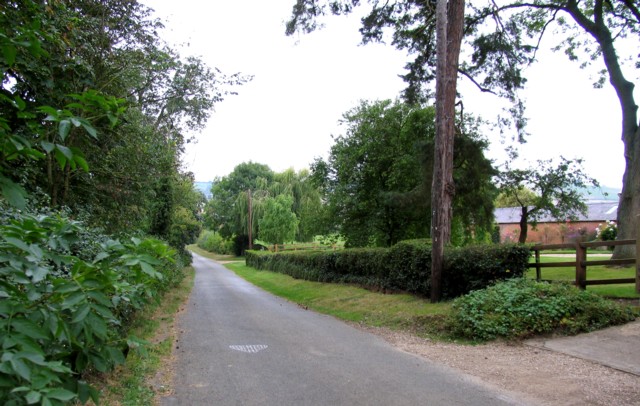 File:Church Hill Road Cranoe - geograph.org.uk - 549890.jpg