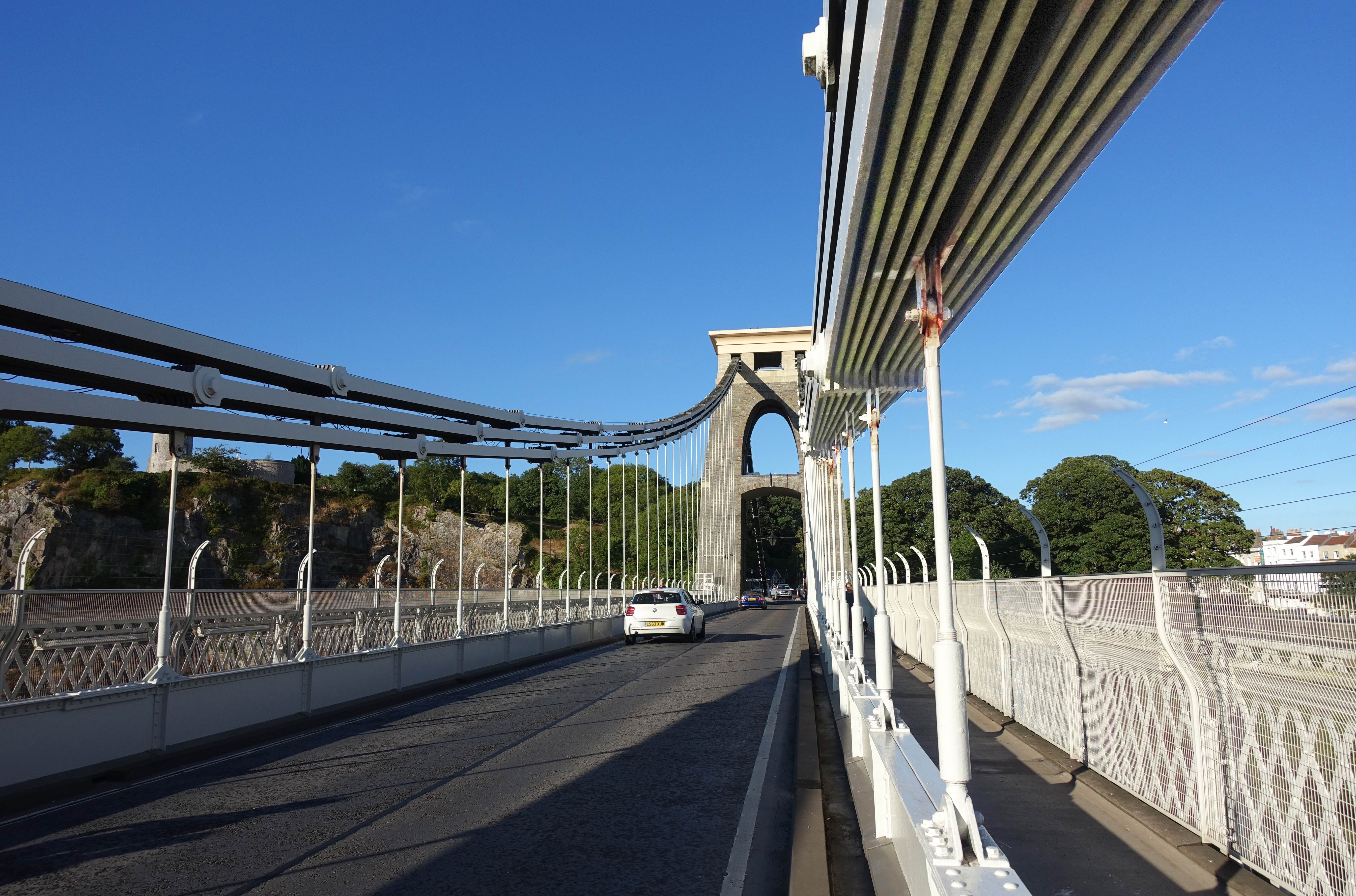 https://upload.wikimedia.org/wikipedia/commons/6/68/Clifton_Suspension_Bridge_2.jpg