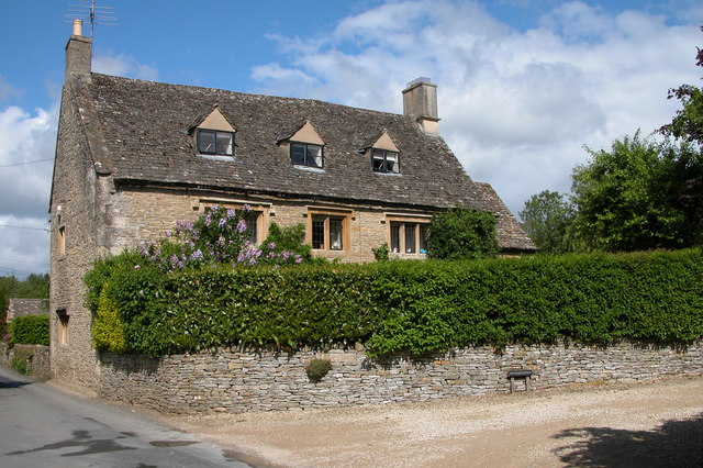 Cotswold house in the village of Naunton - geograph.org.uk - 177183