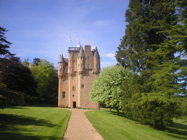 File:Craigievar Castle.jpg