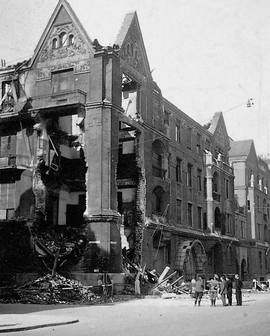 Das zerbombte Haus in der Friedrichstraße 9