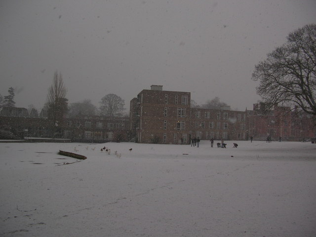 File:Derwent in snow - geograph.org.uk - 333437.jpg