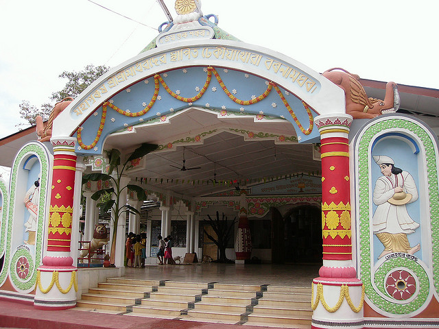 File:Dhekiakhowa Bornamghar.jpg