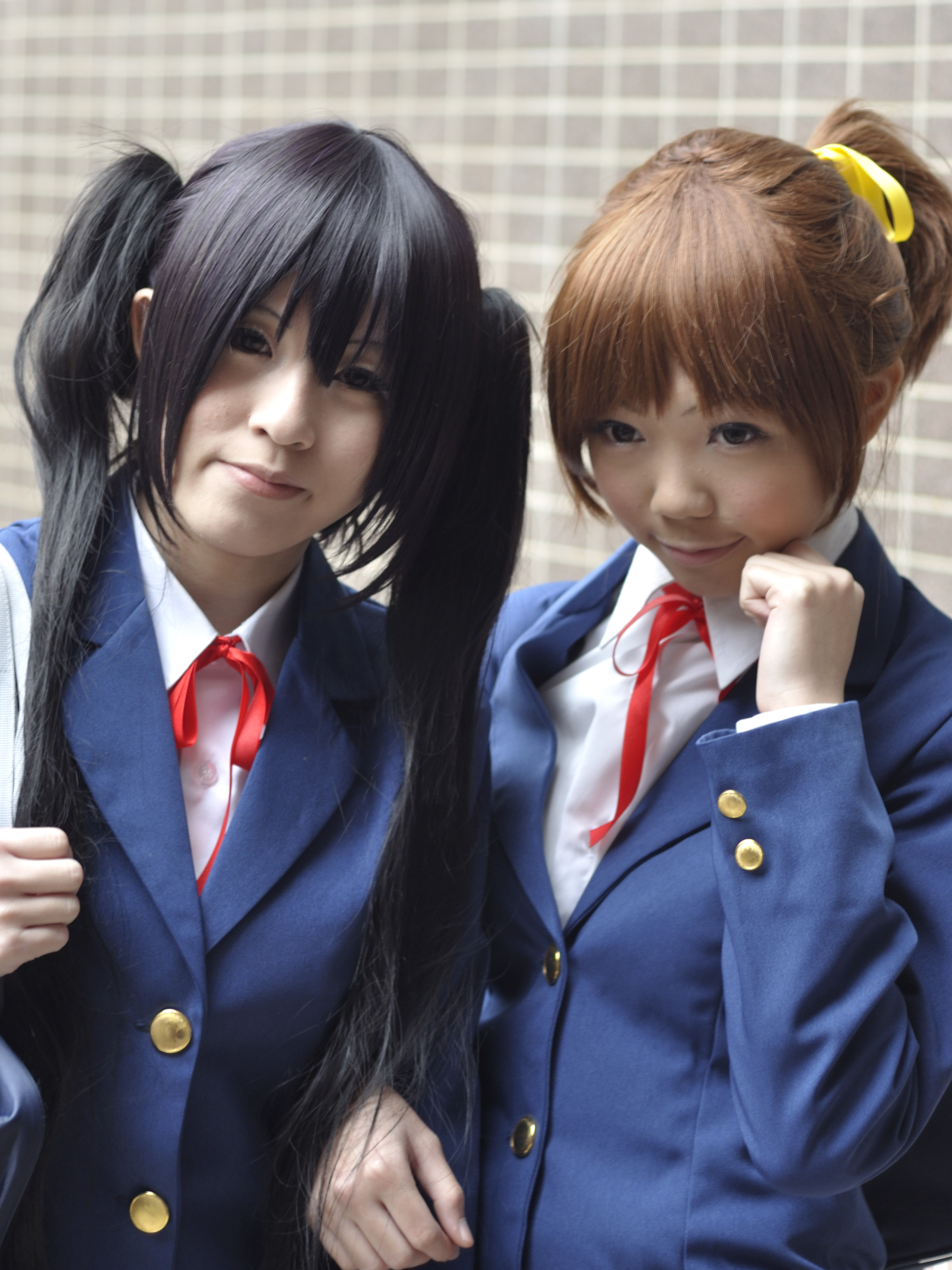 File:Cosplay of Azusa Nakano & Yui Hirasawa from K-ON! at the 2013 Cosplay  Mart (10491005783).jpg - Wikimedia Commons