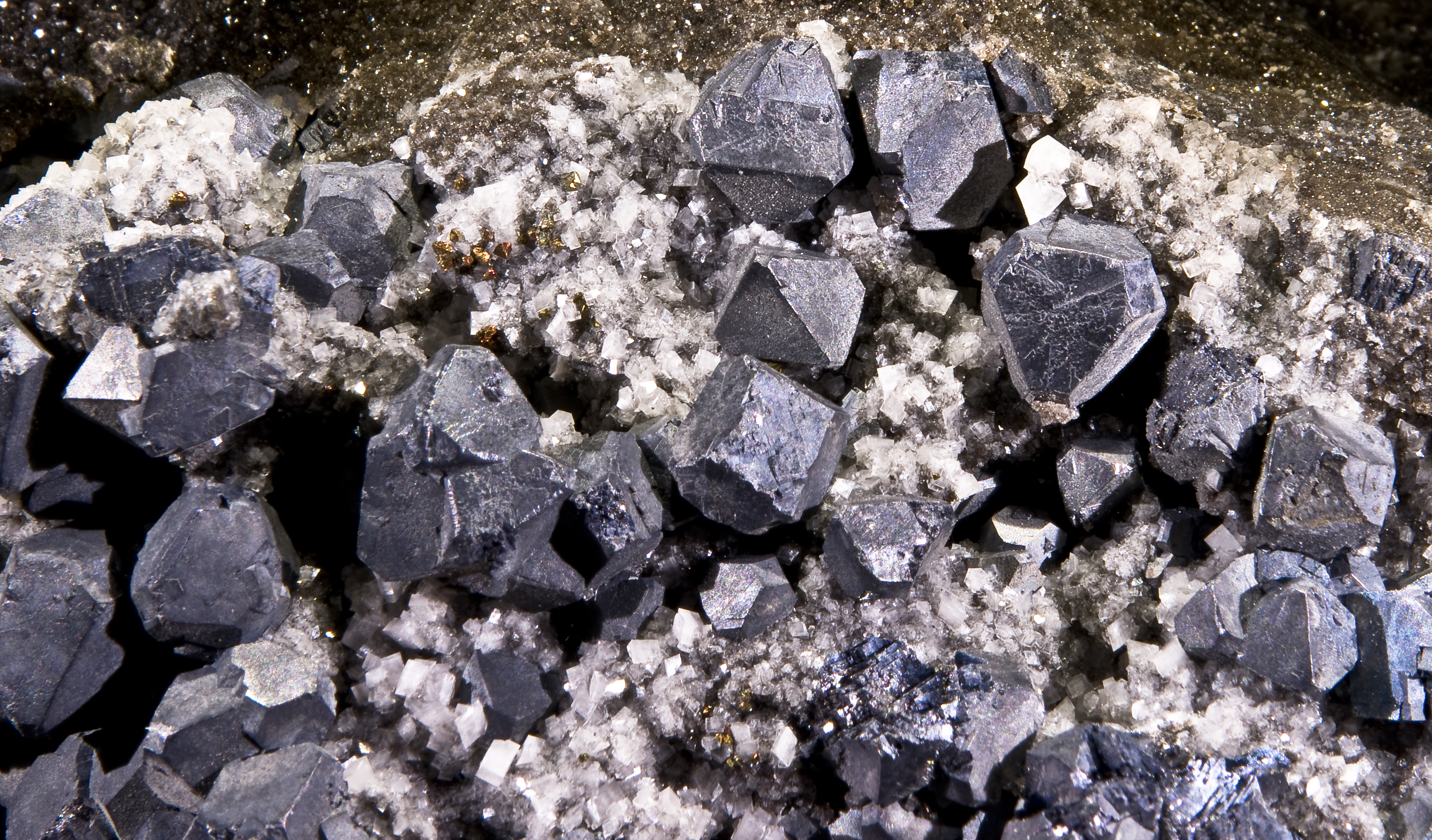 Свинец 2 уран. Молибденовые руды. Вольфрамо-молибденовые руды.. Руда молибденит. Медно-молибденовые руды.