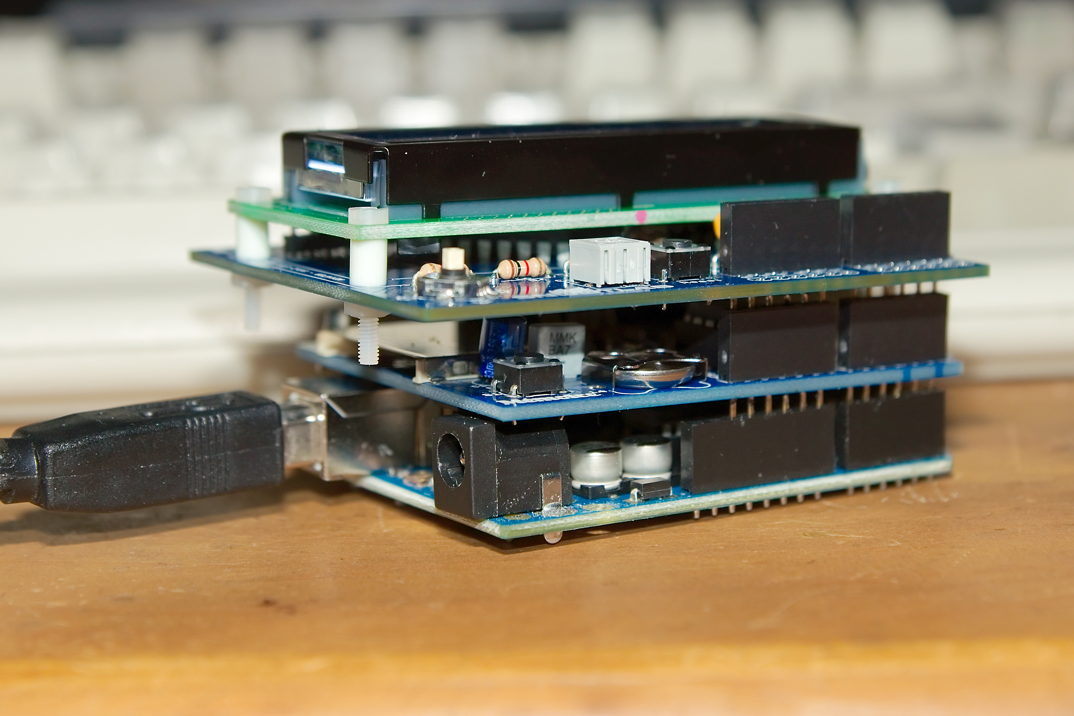 File:Arduino-uno-perspective-whitw.jpg - Wikimedia Commons