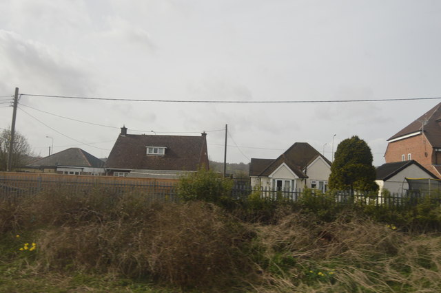 File:Houses, Bath Rd - geograph.org.uk - 4657955.jpg