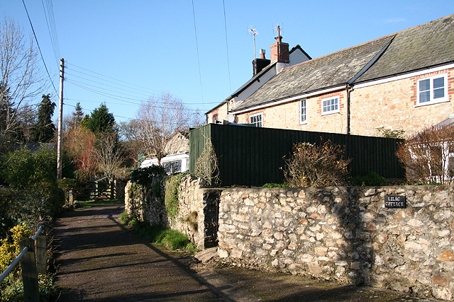 File:Kilmington, Silver Street - geograph.org.uk - 294309.jpg