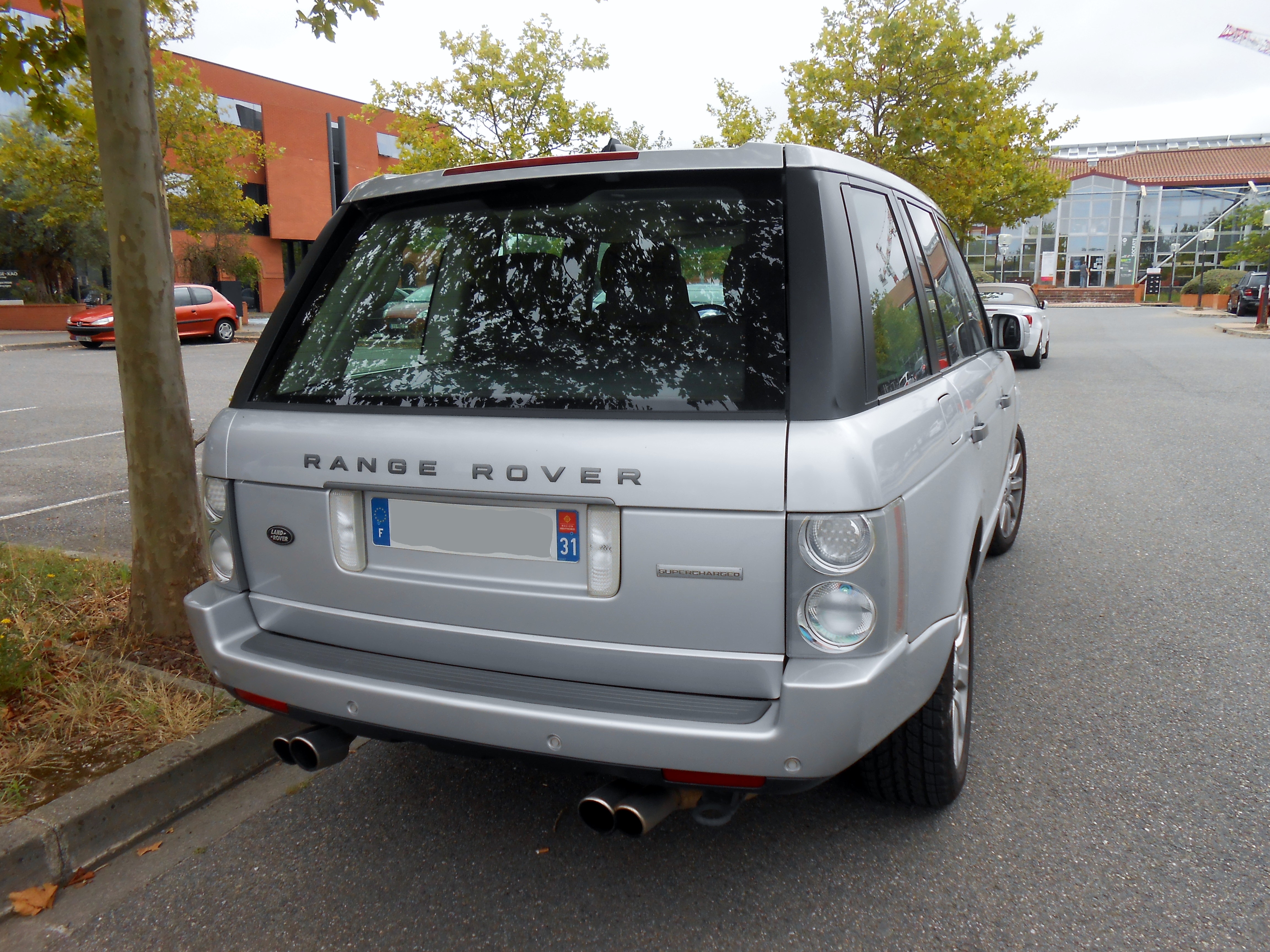 File:Land Rover Range Rover Supercharged rear.jpg - Wikipedia