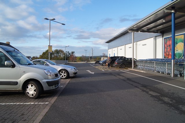 File:Lidl car park - Torrington - geograph.org.uk - 5676483.jpg