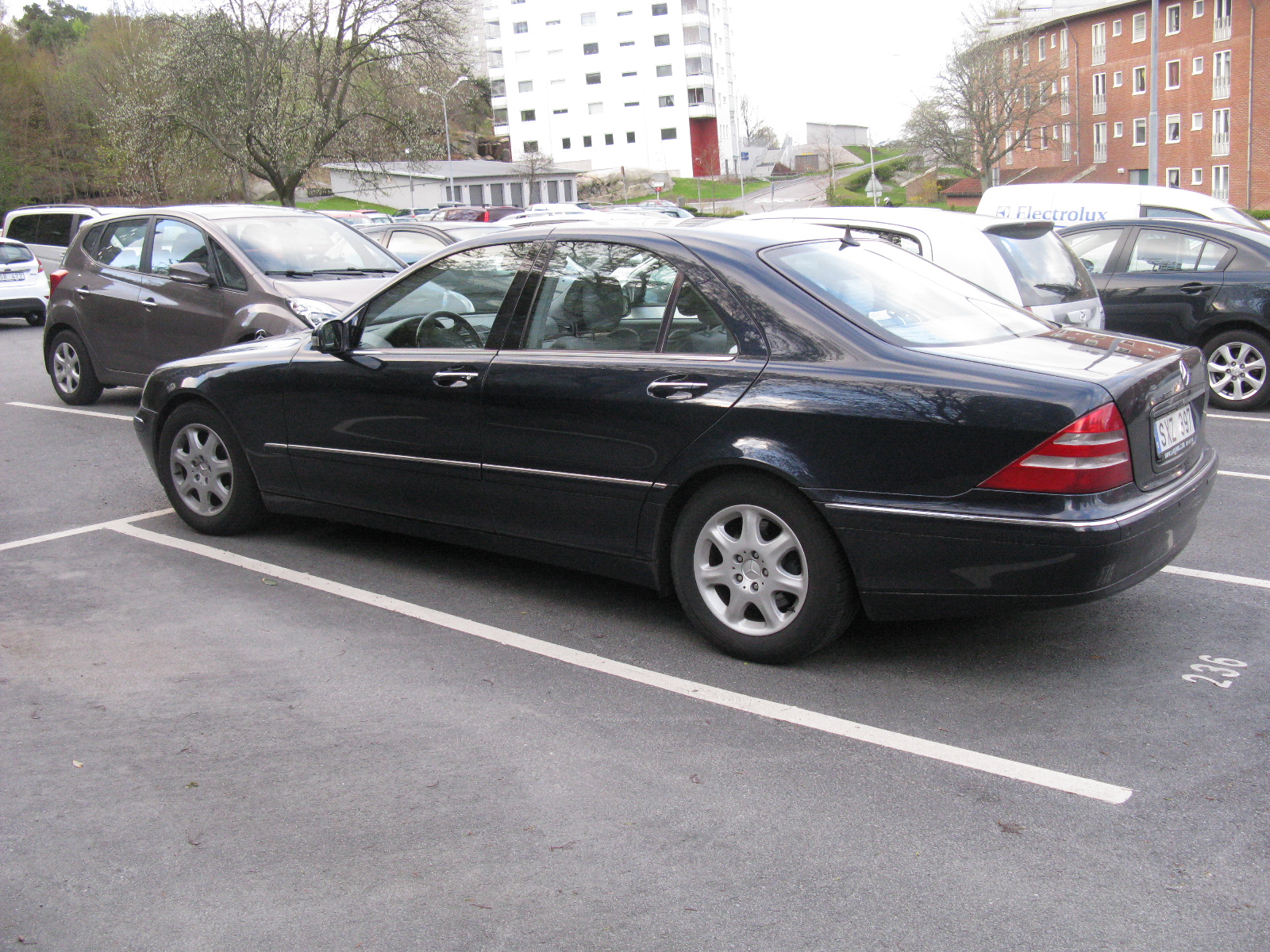 File:Mercedes-Benz S320 W220 (8738958302).jpg - Wikimedia Commons