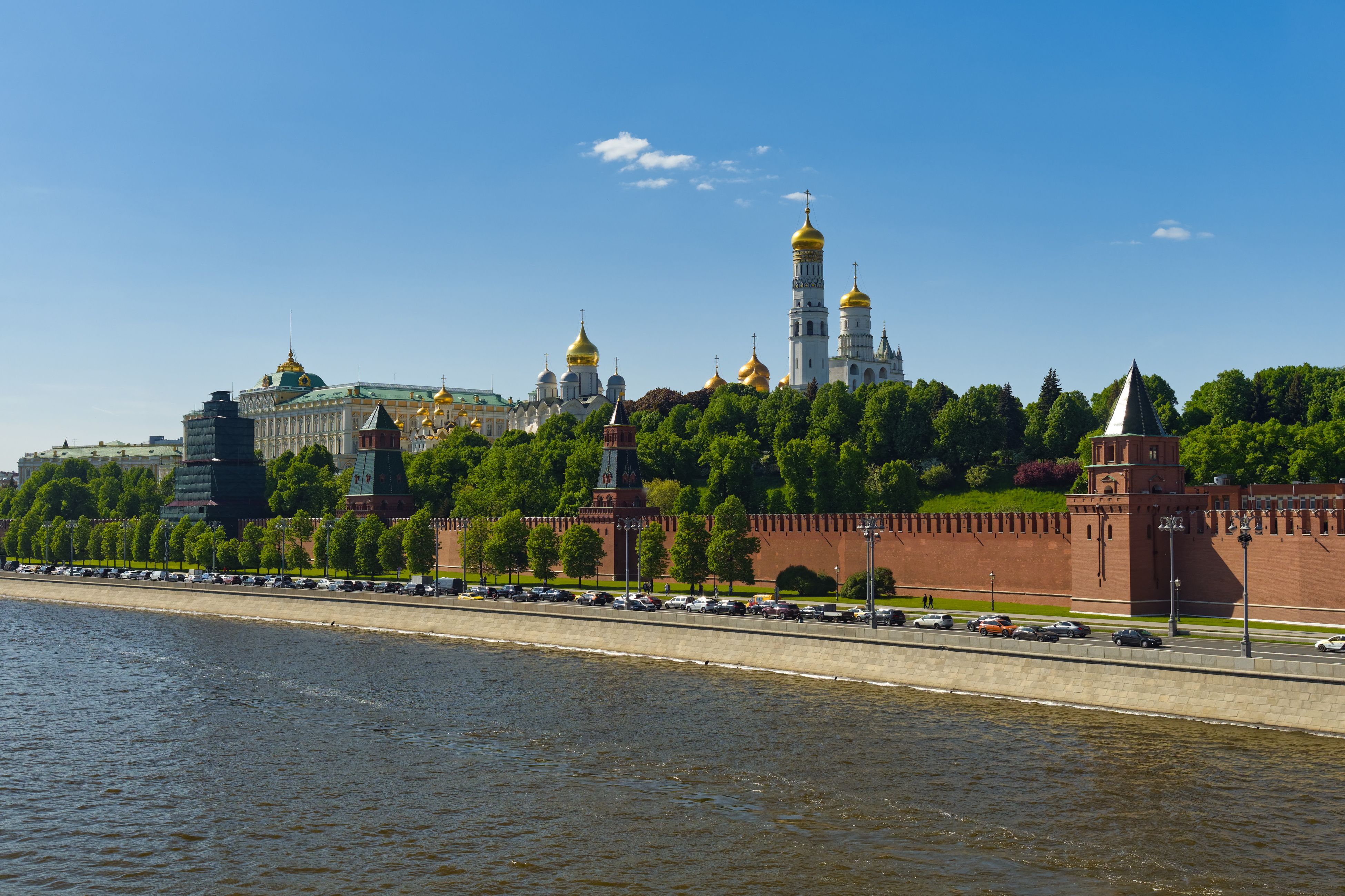 Московский кремль тест. Пляж около Кремля в Москве. Корабль у Кремля Ярославль. Вид с боку корабль Кремль. Корабль Кремль фото.