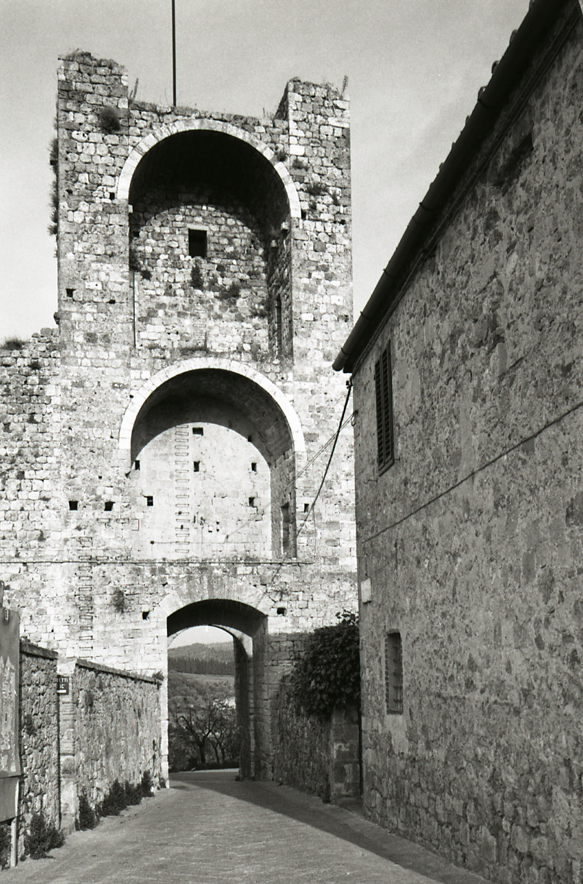 Paolo Monti - Servizio fotografico (Monteriggioni, 1980) - BEIC 6353827.jpg