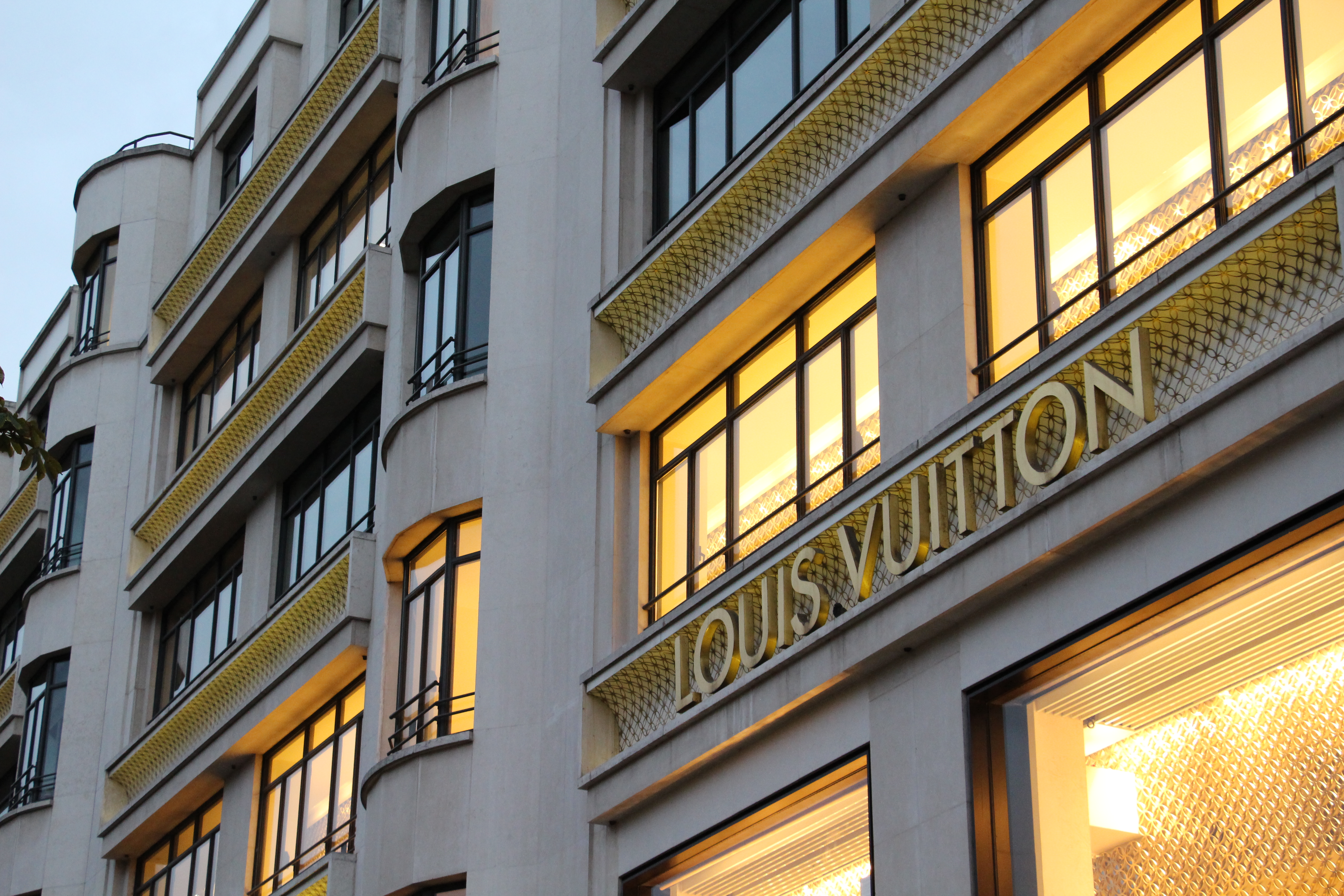 File:Louis Vuitton Champs Elysees.jpg - Wikipedia