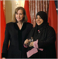 Paula Dobriansky, Suudi Arabistan'dan Dr.Samia al-Amoudi ile demokrasi ve küresel ilişkilerden sorumlu dışişleri bakanı, 7 Mart 2007, Washington.jpg