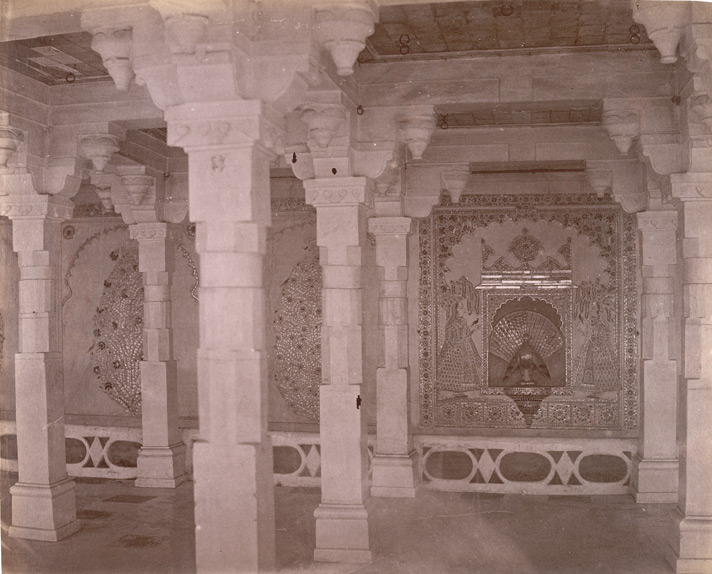 File:Pillared hall with glass and mirror mosaic decorations, in the Jalnavas or Fountain Palace, City Palace, Udaipur.jpg
