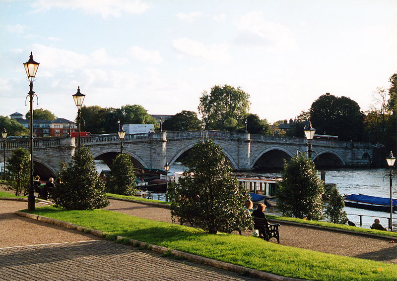 File:Richmond Bridge, UK.jpg