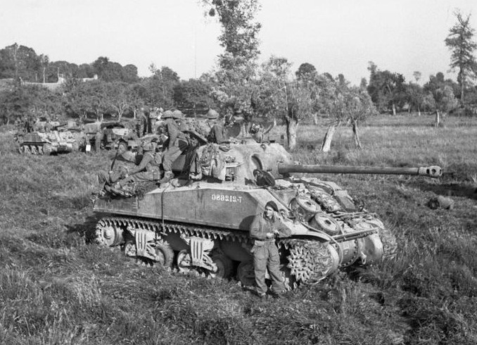 File:Sherman Firefly awaiting orders to move forward Operation Goodwood July 1944.jpg