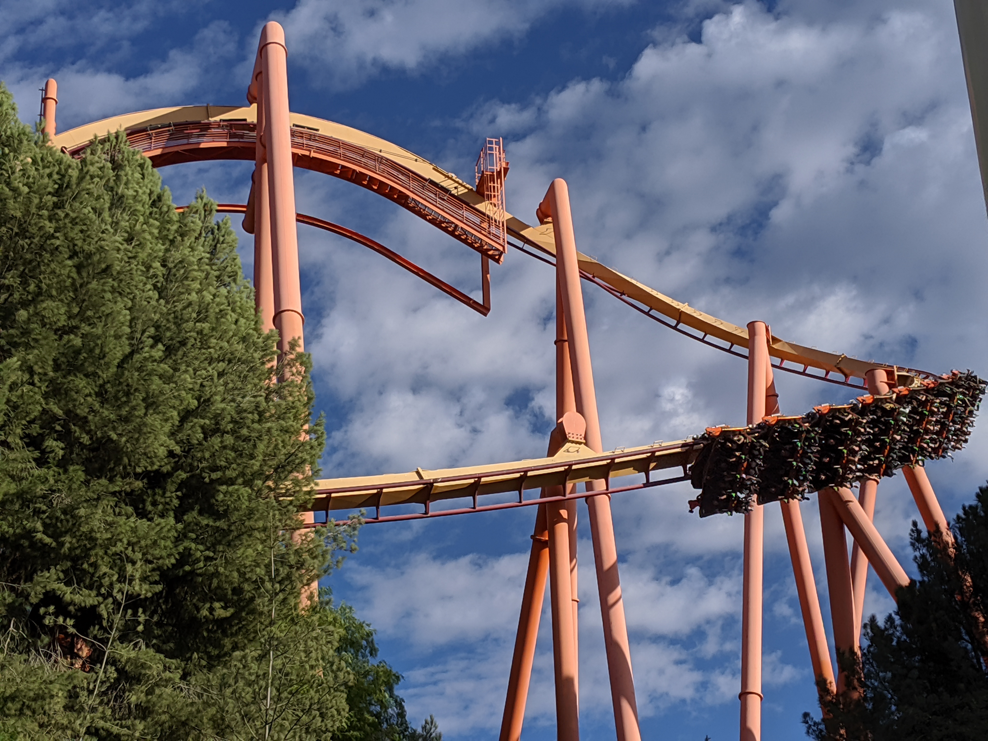 Roaring rapids six flags magic mountain