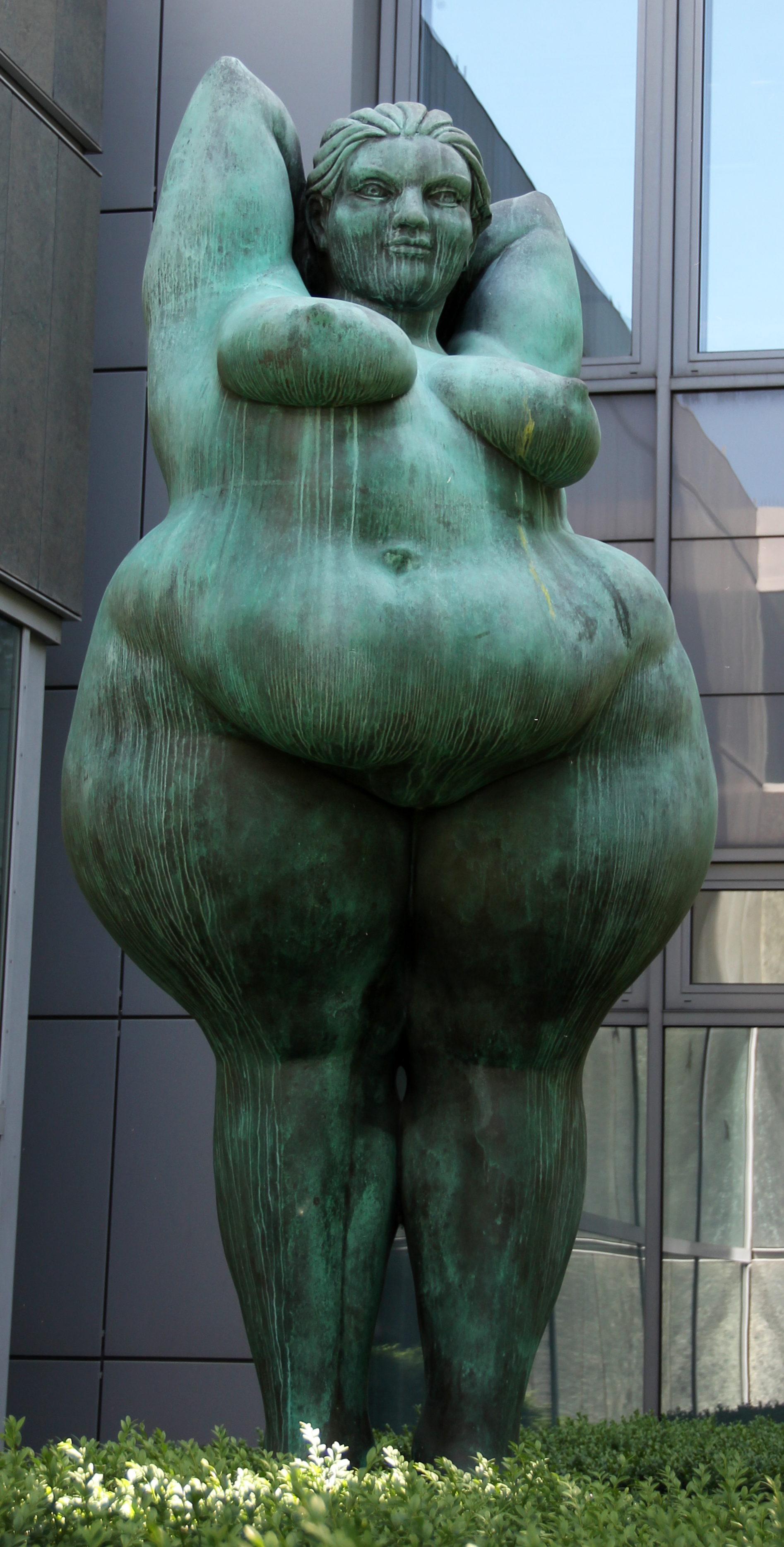 File:Statue Nachodstr (Wilmd) Yolanda Miriam Lenk 2003 6.jpg - Wikimedia  Commons
