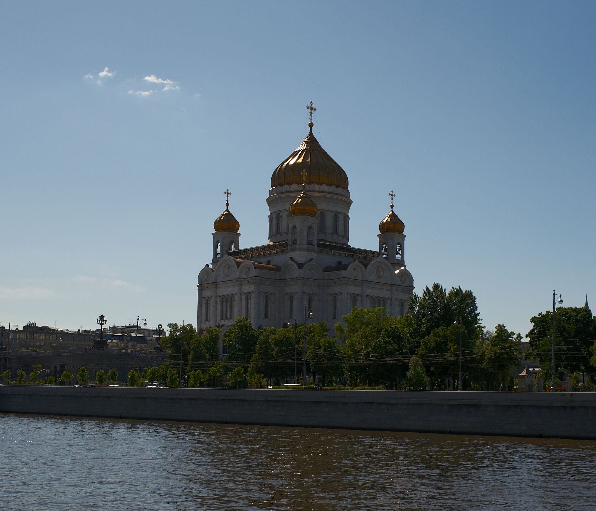 Храм Христа Спасителя купола голубое небо