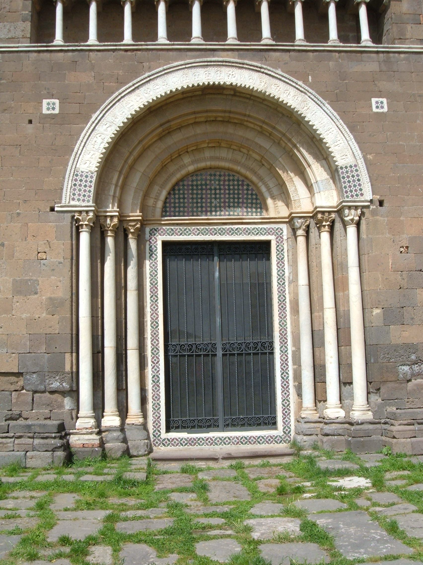 File Tuscania Basilica Di San Pietro 4 Jpg Wikimedia Commons