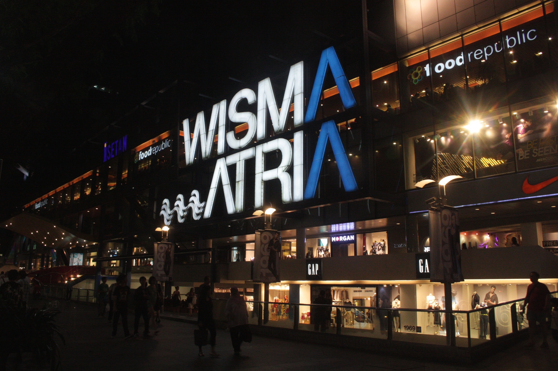 adidas wisma atria