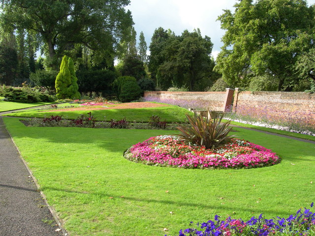 File:Well Hall Pleasaunce - geograph.org.uk - 229108.jpg