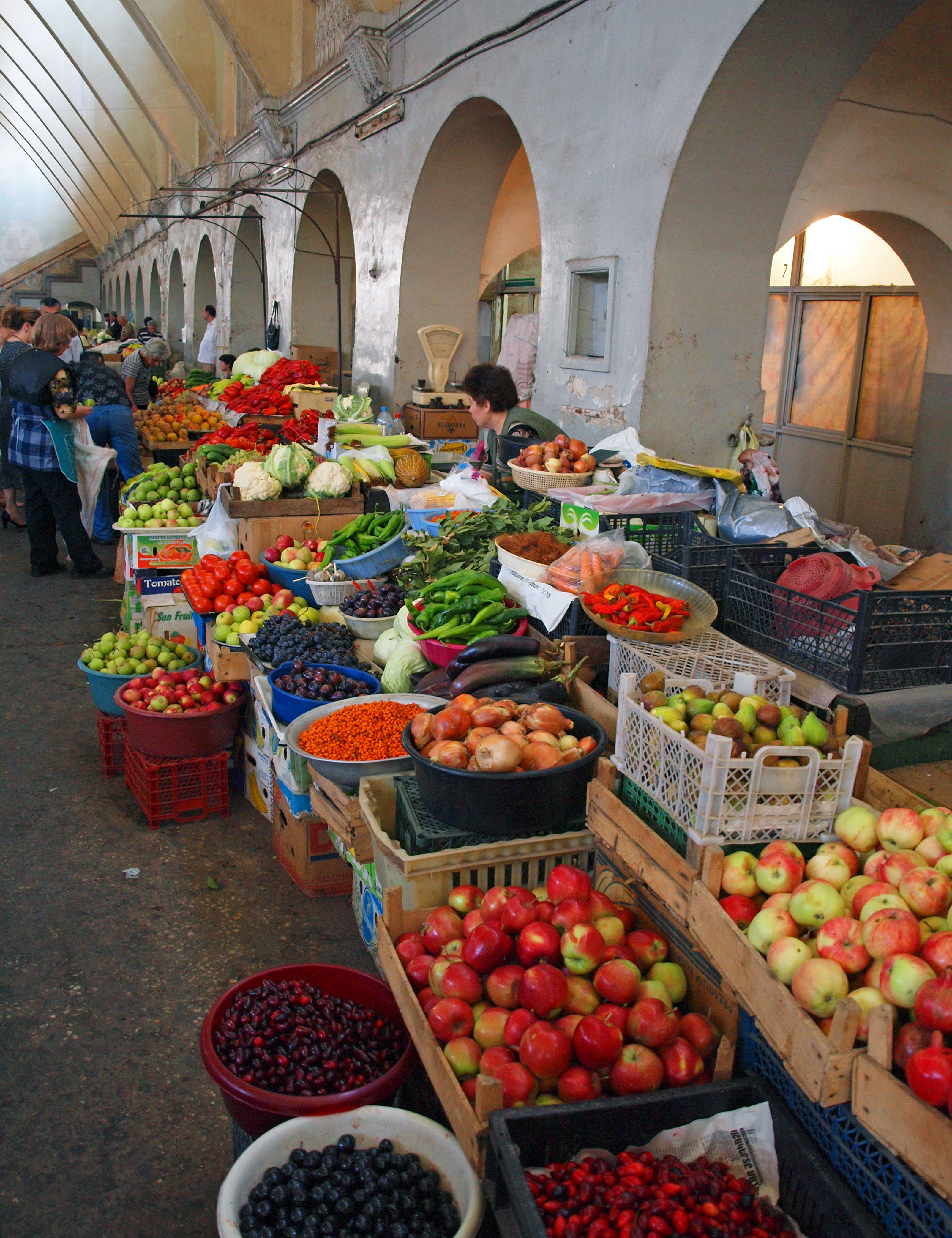 Рынок продуктовый дешево. Рынок ГУМ В Ереване. Центральный рынок Ереван. Центральный Крытый рынок Ереван. Рынок Малатия в Ереване.