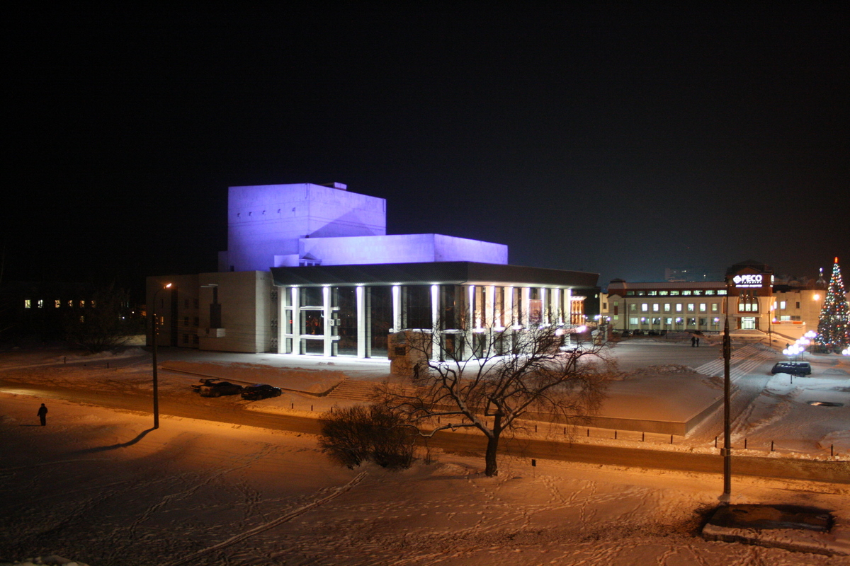 Theatre evening. Вечерний театр.