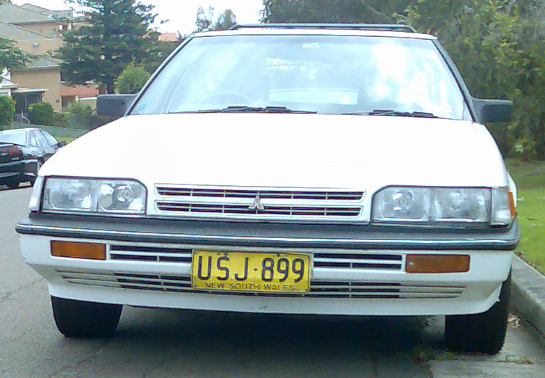 File:1991 Mitsubishi Magna (TP) Grand Tourer station wagon (2008-11-01) 02.jpg